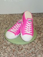 Topsy-Turvy-Cakes-converse-shoes