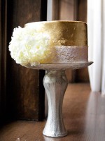 Topsy-Turvy-Cakes-wedding-gold-leaf