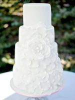 Topsy-Turvy-Cakes-wedding-cascading-wild-rose